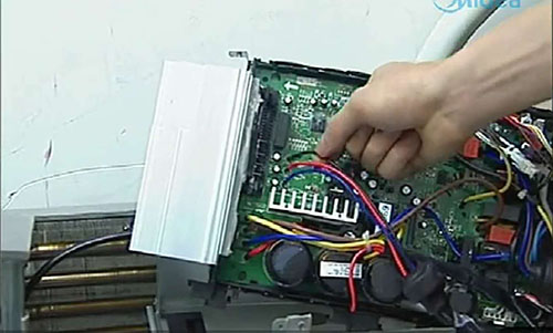 玛多美的空调电话是多少